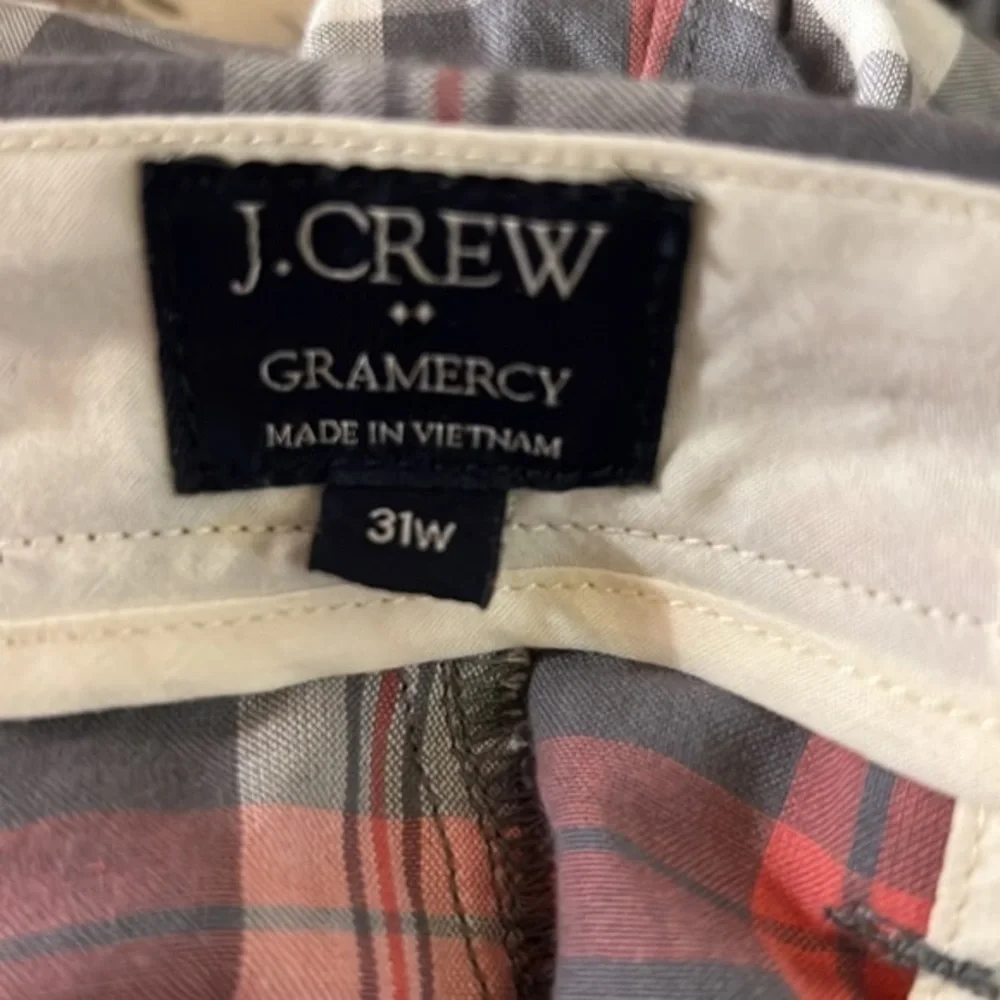 J Crew gray & pink plaid lightweight 100% cotton flat front 9” Gramercy shorts